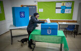 Israelis cast their votes at a voting station on the morning of the Municipal Elections, in Jerusalem, on February 27, 2024.  (Yonatan Sindel/Flash90)