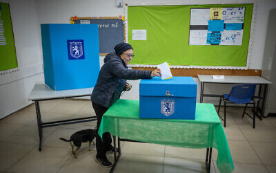 Israelis cast their votes at a voting station on the morning of the Municipal Elections, in Jerusalem, on February 27, 2024.  (Yonatan Sindel/Flash90)