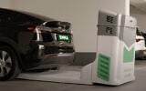 Thomas, the BaTTeRi company's mobile EV charger. (Youtube screenshot; used in accordance with Clause 27a of the Copyright Law)