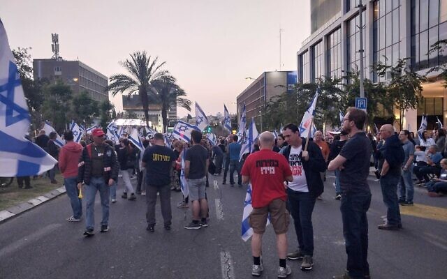 Anti-government protesters rally outside the Defense Ministry headquarters in Tel Aviv, March 30, 2024. (Iddo Schejter/The Times of Israel)