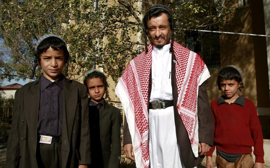 File: Yemeni Jewish Rabbi Yahia Yussef Mussa (C), sporting a chequered Keffiya, poses for a picture with unidentified young relatives outside his apartment in the Yemeni capital Sanaa on January 18, 2010. (Ahmad Gharabli / AFP) File: Yemeni Jewish Rabbi Yahia Yussef Mussa (C), sporting a chequered Keffiya, poses for a picture with unidentified young relatives outside his apartment in the Yemeni capital Sanaa on January 18, 2010. (Ahmad Gharabli / AFP)
