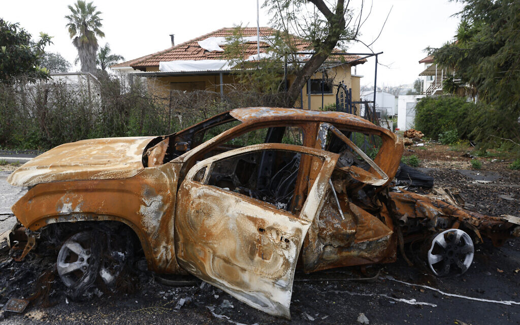A picture taken during a media tour organised by the Alma Research and Education Centre shows a destroyed car in the deserted northern Israeli town of Metula, near the border with Lebanon, on March 19, 2024. (Photo by Jalaa MAREY / AFP)