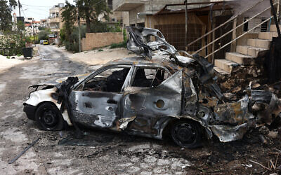 A destroyed car following an Israeli army raid on Jenin in the West Bank, on March 27, 2024 (Zain JAAFAR / AFP)