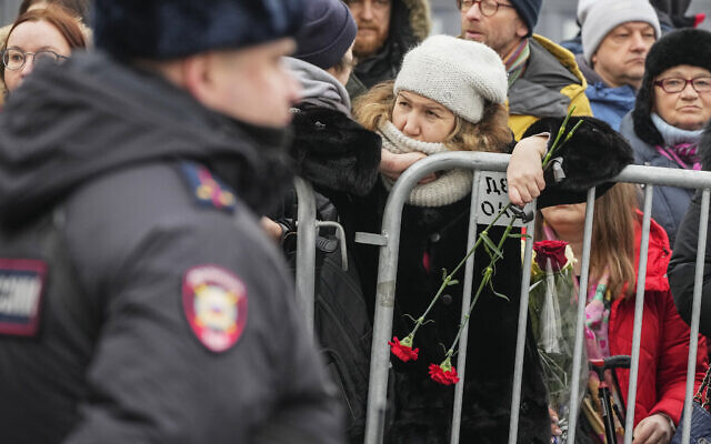 A Police officer guards as people gather near the Church of the Icon of the Mother of God in Moscow ahead of the funeral of late opposition leader Alexei Navalny in Moscow, Russia, Friday, March 1, 2024. (AP Photo) A Police officer guards as people gather near the Church of the Icon of the Mother of God in Moscow ahead of the funeral of late opposition leader Alexei Navalny in Moscow, Russia, Friday, March 1, 2024. (AP Photo)