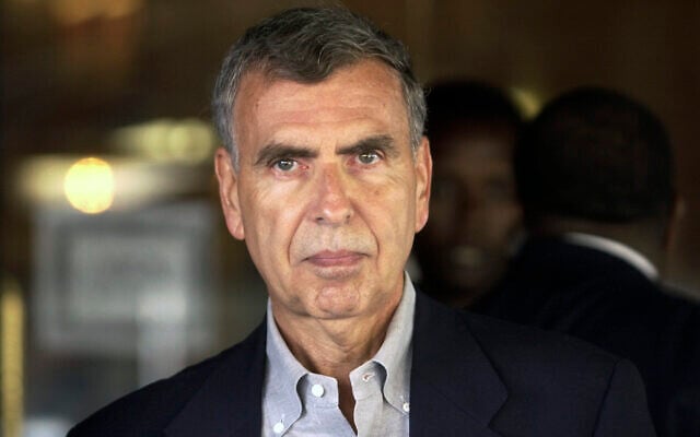Former AOL/Time Warner CEO Gerald Levin steps outside the Apollo Theater in Harlem, May 16, 2002, in New York, before handing off the reins of leadership to Richard Parsons in the company's annual meeting. (AP Photo/Kathy Willens, File) Former AOL/Time Warner CEO Gerald Levin steps outside the Apollo Theater in Harlem, May 16, 2002, in New York, before handing off the reins of leadership to Richard Parsons in the company's annual meeting. (AP Photo/Kathy Willens, File)
