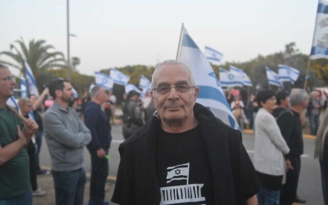 Amos Malka, former head of the IDF Intelligence Directorate, protests against Prime Minister Benjamin Netanyahu in Caesarea on March 30, 2024. (Canaan Lidor/Times of Israel) Amos Malka, former head of the IDF Intelligence Directorate, protests against Prime Minister Benjamin Netanyahu in Caesarea on March 30, 2024. (Canaan Lidor/Times of Israel)