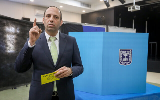 Beit Shemesh mayoral candidate Shmuel Greenberg casts his ballot in the second round of municipal elections, March 10, 2024. (Yaakov Lederman/Flash90) Beit Shemesh mayoral candidate Shmuel Greenberg casts his ballot in the second round of municipal elections, March 10, 2024. (Yaakov Lederman/Flash90)