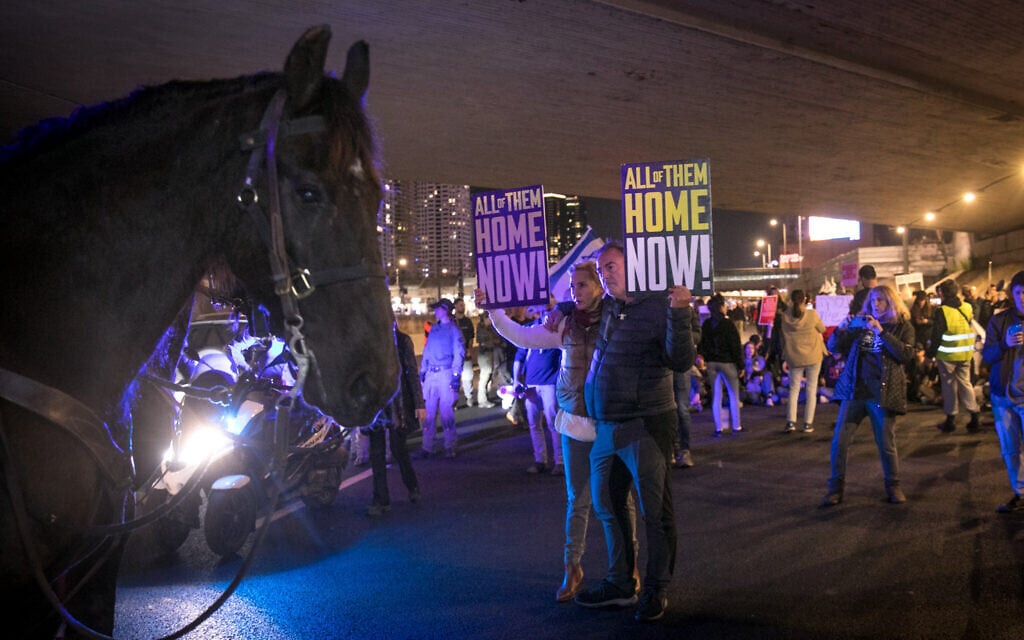 Demonstrators block the Ayalon Highway in Tel Aviv during a protest calling for the release of Israeli hostages held by Hamas in the Gaza Strip, and against Prime Minister Benjamin Netanyahu. March 16, 2024. (Miriam Alster/Flash90)