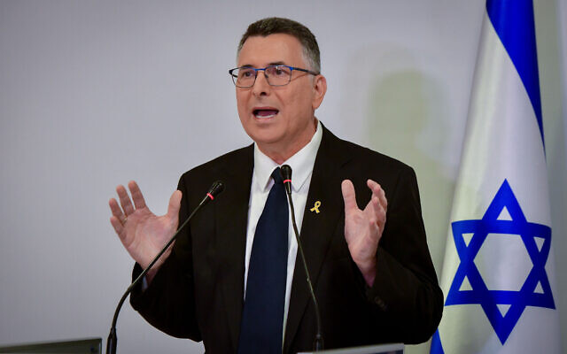 New Hope party chair Gideon Saar speaks during a press conference in Tel Aviv on March 25, 2024. (Avshalom Sassoni/ Flash90)