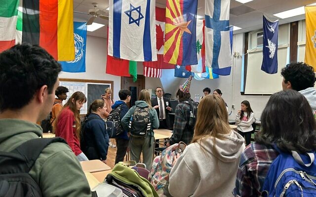 Rabbi Micah Greenland speaks to a Jewish Student Union club in a history classroom in Ridgewood, New Jersey, in early 2024. (Reuven Lebovitz)