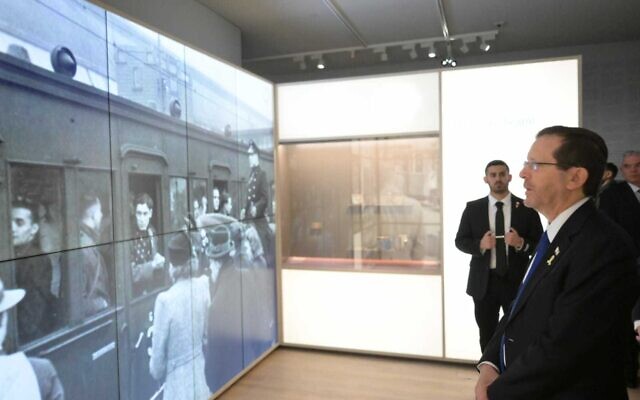 President Isaac Herzog (right) at the dedication of a new Holocaust museum in Amsterdam on March 10, 2024. (President's Office)