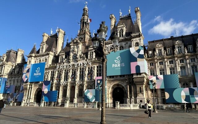 Paris City Hall is adorned with decorations auguring the 2024 Paris Olympic Games. (Romain Chauvet)