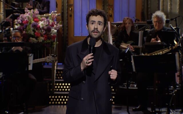 US comedian Ramy Youssef delivers a monologue on 'Saturday Night Live,' March 30, 2024. (Screenshot: YouTube, used in accordance with Clause 27a of the Copyright Law)