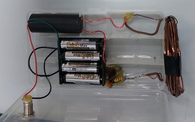 Prototype device designed to disrupt Hamas cellphone and electronic equipment. (courtesy Gen Gurion High School)