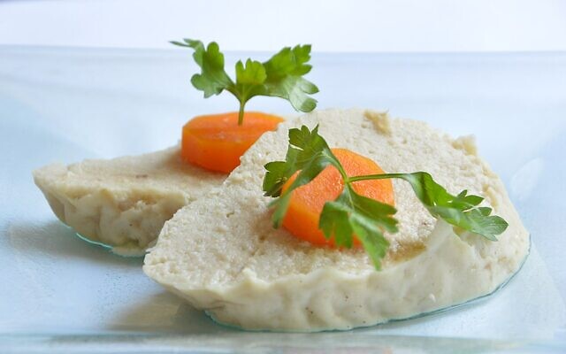 Gefilte fish, a traditional Passover food. (Mushki Brichta , CC BY-SA 4.0, Wikimedia Commons)