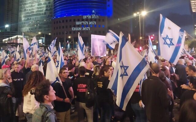 Demonstrators gather in Tel Aviv to protest against the government and call for early elections and a deal to release hostages held by Hamas, April 6, 2024 (Iddo Schejter / Times of Israel)
