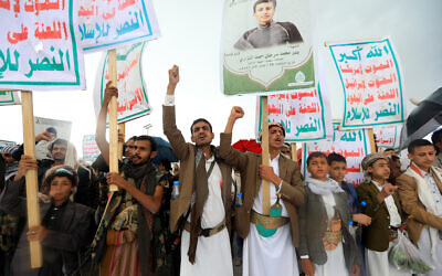 File: Yemenis lift placards and Palestinian flags as they march in the Houthi-run capital Sana'a on April 19, 2024. (Mohammed Huwais/AFP) File: Yemenis lift placards and Palestinian flags as they march in the Houthi-run capital Sana'a on April 19, 2024. (Mohammed Huwais/AFP)