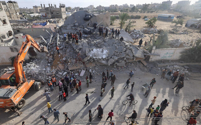 Rescue workers search for survivors under the rubble of a building hit in overnight Israeli strike in Rafah, in the southern Gaza Strip, on April 21, 2024 (MOHAMMED ABED / AFP) Rescue workers search for survivors under the rubble of a building hit in overnight Israeli strike in Rafah, in the southern Gaza Strip, on April 21, 2024 (MOHAMMED ABED / AFP)