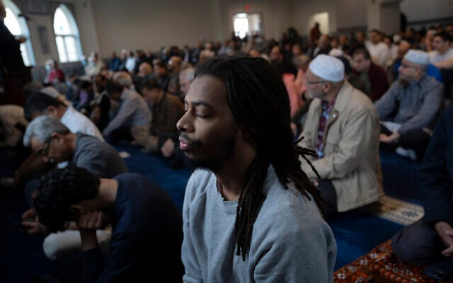 Illustrative: Muslim community members gather for the Jumʿah, a special noon service on Fridays that observant Muslims are obliged to attend, March 15, 2024, at the Islamic Society of Central Jersey in Monmouth Junction, New Jersey. (AP Photo/John Minchillo) Illustrative: Muslim community members gather for the Jumʿah, a special noon service on Fridays that observant Muslims are obliged to attend, March 15, 2024, at the Islamic Society of Central Jersey in Monmouth Junction, New Jersey. (AP Photo/John Minchillo)