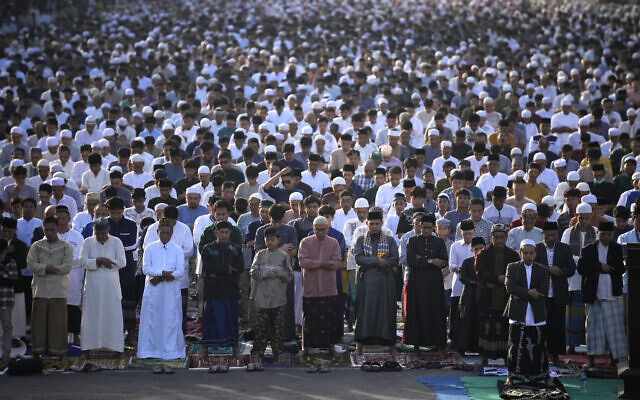 Muslim men perform an Eid al-Fitr prayer marking the end of the holy fasting month of Ramadan on a street in Jakarta, Indonesia, April 10, 2024. (Dita Alangkara/AP) Muslim men perform an Eid al-Fitr prayer marking the end of the holy fasting month of Ramadan on a street in Jakarta, Indonesia, April 10, 2024. (Dita Alangkara/AP)