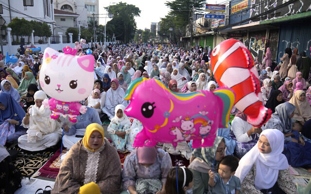 Muslim women attend an Eid al-Fitr prayer marking the end of the holy fasting month of Ramadan in Jakarta, Indonesia, April 10, 2024. (Dita Alangkara/AP) Muslim women attend an Eid al-Fitr prayer marking the end of the holy fasting month of Ramadan in Jakarta, Indonesia, April 10, 2024. (Dita Alangkara/AP)