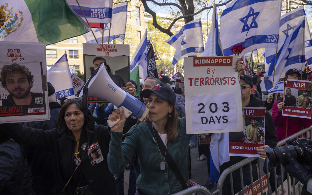 Pro-Israel demonstrators gather for the 'Bring Them Home Now' rally outside Columbia University, April 26, 2024, in New York. (AP Photo/Yuki Iwamura) Pro-Israel demonstrators gather for the 'Bring Them Home Now' rally outside Columbia University, April 26, 2024, in New York. (AP Photo/Yuki Iwamura)