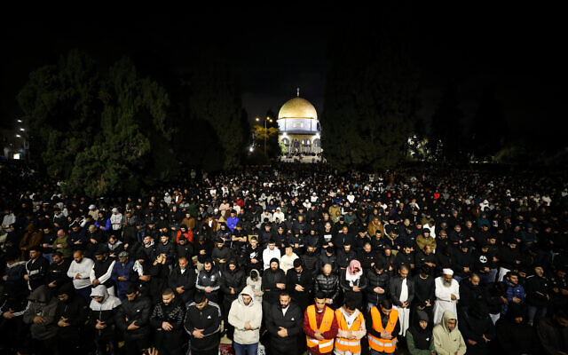 Muslim worshipers attend morning prayers of the holy month of Ramadan, at the Al Aqsa Mosque on the Temple Mount compound in Jerusalem's Old City, April 6, 2024. (Jamal Awad/Flash90)