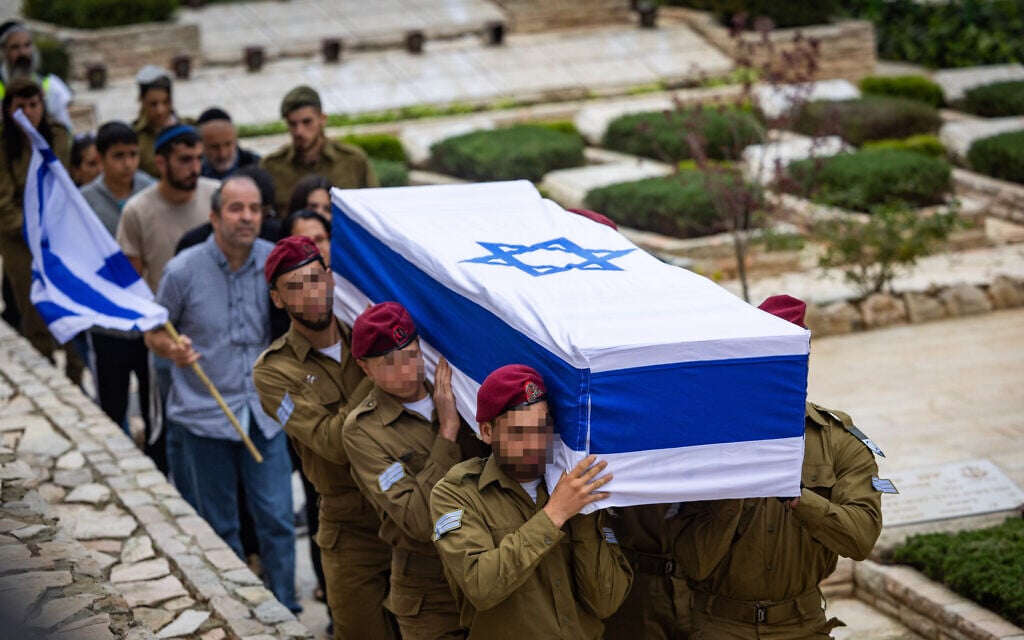 The funeral of IDF Sgt. Ilai Zair, killed during fighting in southern Gaza, the Mount Herzl Military Cemetery in Jerusalem on April 7, 2024. (Yonatan Sindel/Flash90)