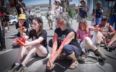 Relatives of hostages held in Gaza Strip and supporters protest outside a war cabinet meeting at the Kirya military headquarters in Tel Aviv, April 25, 2024. (Avshalom Sassoni/Flash90)