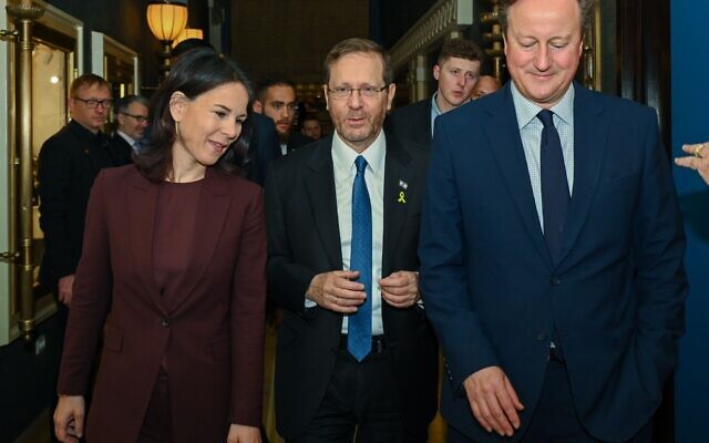 President Isaac Herzog (c) meets with German Foreign Minister Annalena Baerbock (l) and UK Foreign Minister David Cameron in Jerusalem on April 17, 2024 ( Maayan Toaf / GPO) President Isaac Herzog (c) meets with German Foreign Minister Annalena Baerbock (l) and UK Foreign Minister David Cameron in Jerusalem on April 17, 2024 ( Maayan Toaf / GPO)