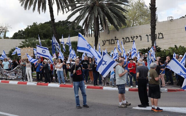 In a photo released by anti-government activists, protesters call for a hostage deal and immediate elections in Rehovot, April 6, 2024. (Ori Koren) In a photo released by anti-government activists, protesters call for a hostage deal and immediate elections in Rehovot, April 6, 2024. (Ori Koren)