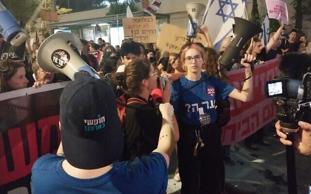 Ayala Metzger speaking at the head of a march for the release of hostages in Tel Aviv, May 4, 2024. (Iddo Schejter/Times of Israel)