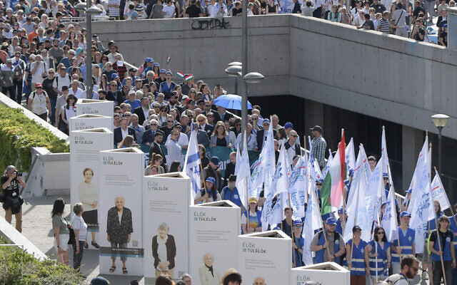 People take part to the 20th "March of The Living" from the largest synagogue of Europe (Dohany Street Synagogue) along the Rakoczi avenue to commemorate the victims of the Holocaust in Hungary, in Budapest, on May 5, 2024. (Ferenc Isza/AFP)