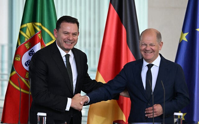 German Chancellor Olaf Scholz (R) and Portuguese Prime Minister Luis Montenegro shake hands at the end of a joint press conference after talks at the Chancellery in Berlin, Germany, May 24, 2024. (Ralf Hirschberger / AFP) German Chancellor Olaf Scholz (R) and Portuguese Prime Minister Luis Montenegro shake hands at the end of a joint press conference after talks at the Chancellery in Berlin, Germany, May 24, 2024. (Ralf Hirschberger / AFP)