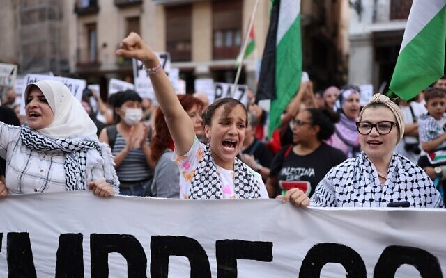 Protesters gather for a pro-Palestinian demonstration in front of the Foreign Affairs ministry in Madrid, Spain, on May 27, 2024. (Thomas Coex / AFP) Protesters gather for a pro-Palestinian demonstration in front of the Foreign Affairs ministry in Madrid, Spain, on May 27, 2024. (Thomas Coex / AFP)