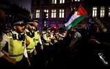 Metropolitan Police officers face anti-Israel protesters during a rally in central London against Israel's offensive in Gaza's Rafah, May 28, 2024. (Photo by BENJAMIN CREMEL / AFP)