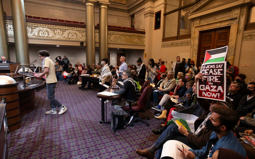 Audience members listen to public comment at a special session of the Oakland City Council about a resolution calling for an immediate ceasefire in Gaza, November 27, 2023, in Oakland, California. (AP Photo/D. Ross Cameron) Audience members listen to public comment at a special session of the Oakland City Council about a resolution calling for an immediate ceasefire in Gaza, November 27, 2023, in Oakland, California. (AP Photo/D. Ross Cameron)