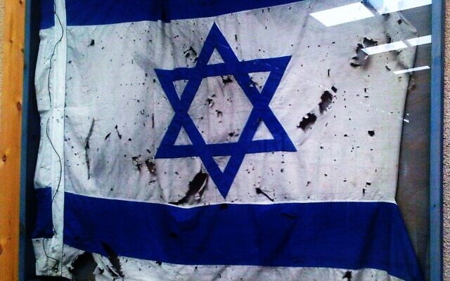 Israeli flag flown at the Fort Budapest IDF outpost in the Sinai throughout the Yom Kippur War, currently preserved in the Israeli Armored Corps museum at Latrun. (PD, Israeli Armored Corps museum) Israeli flag flown at the Fort Budapest IDF outpost in the Sinai throughout the Yom Kippur War, currently preserved in the Israeli Armored Corps museum at Latrun. (PD, Israeli Armored Corps museum)