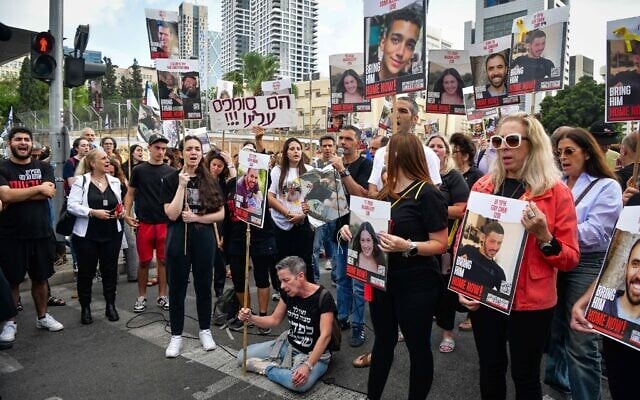 Demonstrators protest calling for the release of the hostages in Tel Aviv on May 2, 2024. (Avshalom Sassoni/Flash90)