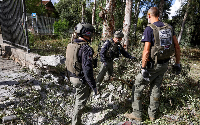 Israeli security forces at the scene where a rocket fired from Lebanon into Northern Israel hit the northern Israeli city of Kiryat Shmona, May 5, 2024. (David Cohen/Flash90)