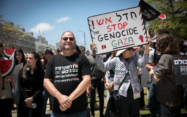 MK Ofer Cassif, Arab and Israeli left-wing activist students, attend a rally marking the anniversary of the Nakba at Tel Aviv University on May 15, 2024. (Miriam Alster/Flash90) MK Ofer Cassif, Arab and Israeli left-wing activist students, attend a rally marking the anniversary of the Nakba at Tel Aviv University on May 15, 2024. (Miriam Alster/Flash90)