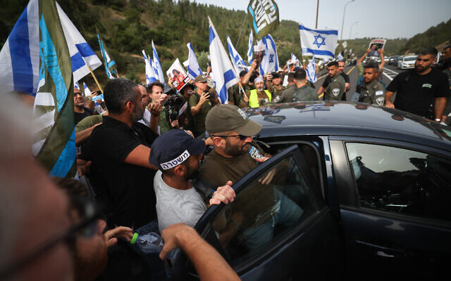 Members of the Brothers in Arms group protest against the government on the Tel Aviv-Jerusalem highway on May 20, 2024. (Yonatan Sindel/FLASH90) Members of the Brothers in Arms group protest against the government on the Tel Aviv-Jerusalem highway on May 20, 2024. (Yonatan Sindel/FLASH90)