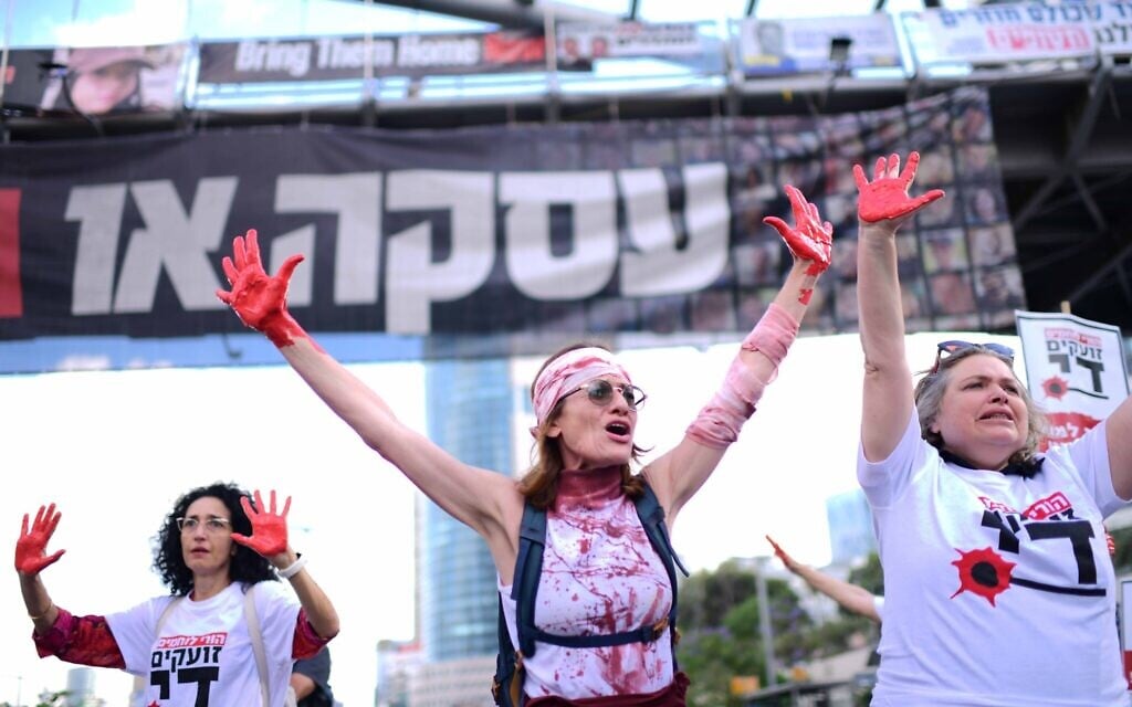 Mothers of Israeli soldiers fighting in the Gaza Strip protest against the war in Gaza and demanding its end, outside the Kirya miitary base in Tel Aviv, May 29, 2024. (Tomer Neuberg/Flash90)