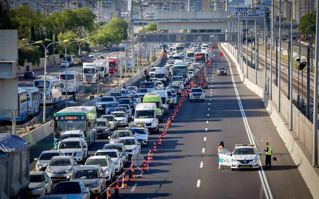 Heavy traffic as the Ayalon South highway at Moshe Dayan Interchange is closed for 26 hours to allow for the construction of a new pedestrian bridge, May 30, 2024. (Avshalom Sassoni/Flash90) Heavy traffic as the Ayalon South highway at Moshe Dayan Interchange is closed for 26 hours to allow for the construction of a new pedestrian bridge, May 30, 2024. (Avshalom Sassoni/Flash90)