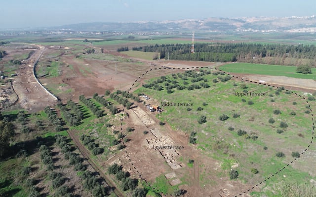 Ariel view of the Horvat Tevet site, with the excavation areas outlined. (courtesy IAA, photo by Alexander Weigmann)