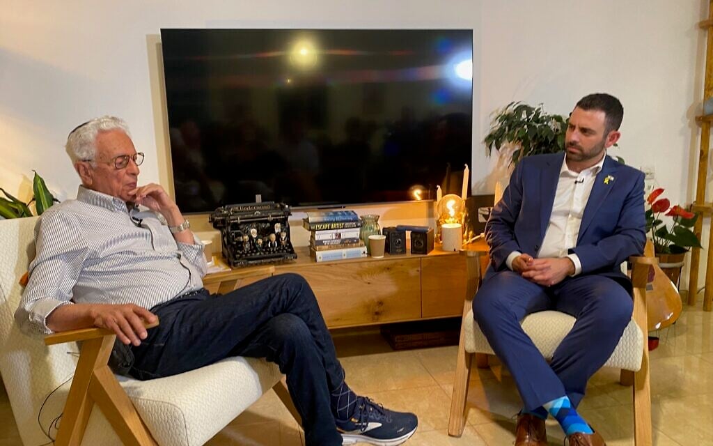 Dr. Arnold Clevs and former Israeli government spokesman Eylon Levy at a Zikaron BaSalon event at Levy's home in Tel Aviv on May 1, 2024. (Shoshanna Solomon)
