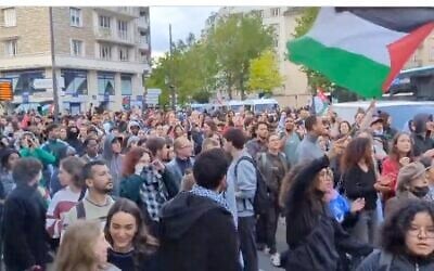 Anti-Israel protesters demonstrate outside TF1's studio in Paris on May 30, 2024. (Screen capture/X)