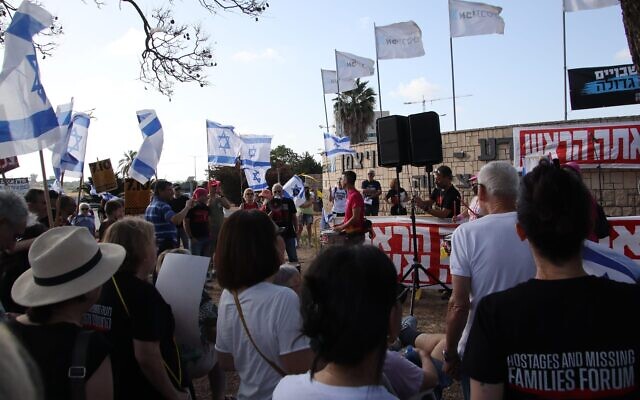 Anti-government protesters demand immediate elections in Rehovot, May 25, 2024. (Pro-Democracy Protest Movement/Ori Koren) Anti-government protesters demand immediate elections in Rehovot, May 25, 2024. (Pro-Democracy Protest Movement/Ori Koren)