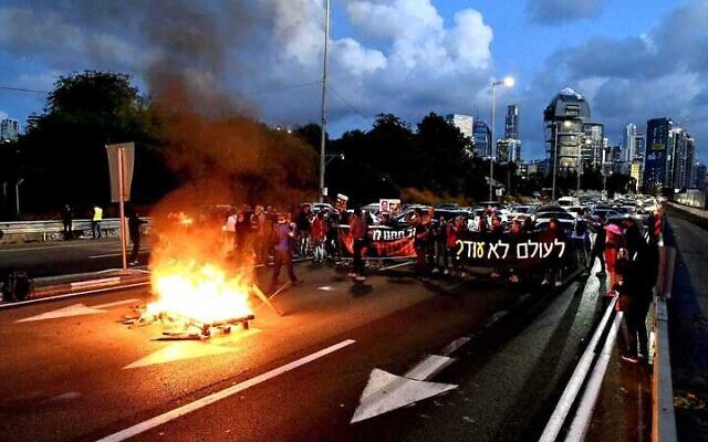 Hostage families and other protesters block Ayalon Highway on May 6, 2024, in call for a deal before a Rafah operation. (Danor Aharon) Hostage families and other protesters block Ayalon Highway on May 6, 2024, in call for a deal before a Rafah operation. (Danor Aharon)