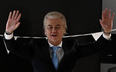 Leader of the Party for Freedom (PVV) Geert Wilders waves as he arrives at a post-election meeting at the Nieuwspoort conference center in The Hague on November 23, 2023. (Photo by JOHN THYS / AFP)